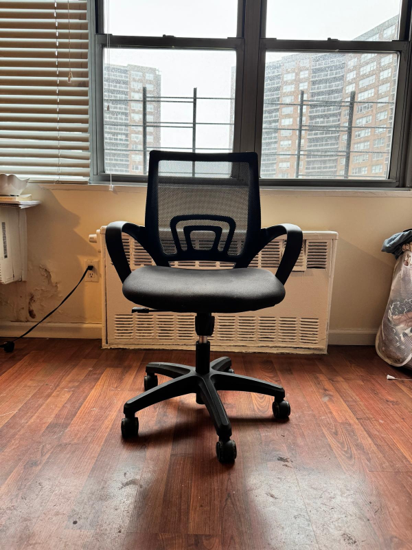 Black Mesh Office Chair - photo 2