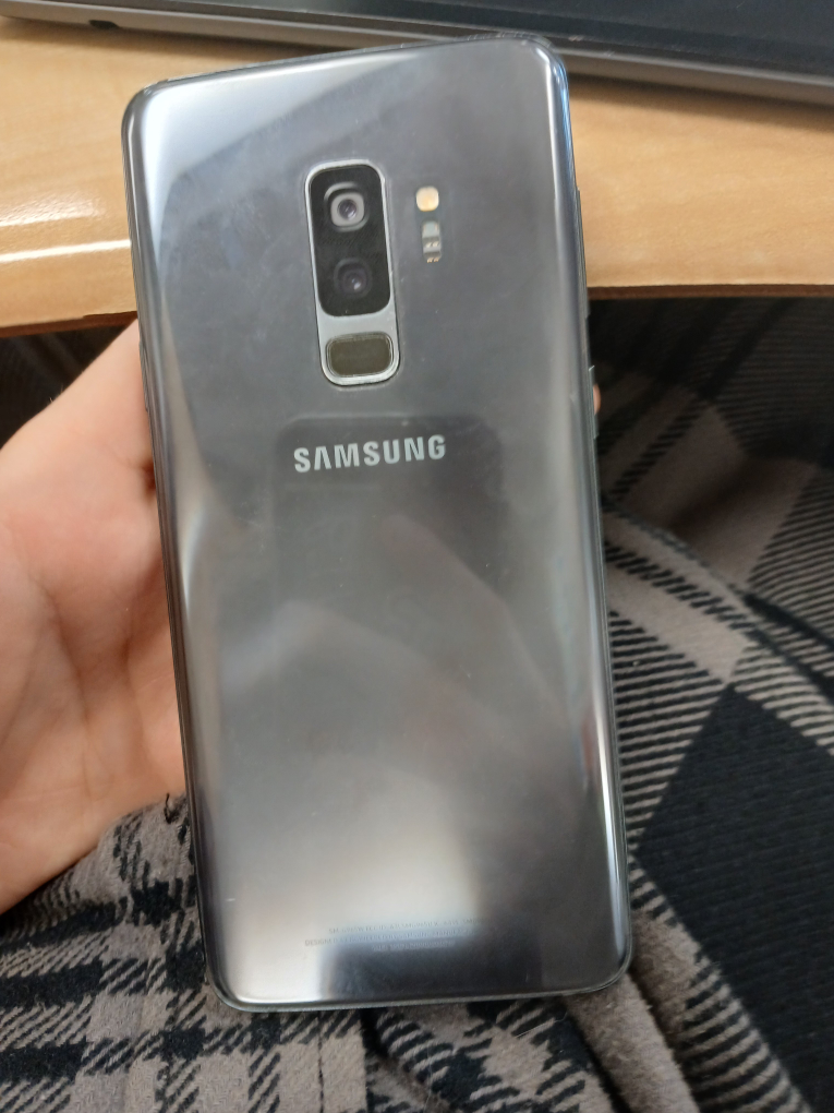 Samsung Galaxy S9+ Used Smartphone + wireless earbuds - photo 3