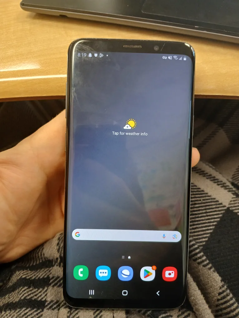 Samsung Galaxy S9+ Used Smartphone + wireless earbuds