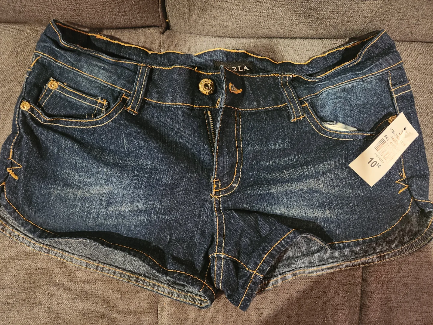 Small size women's skirt and jean shorts image indicator(5)