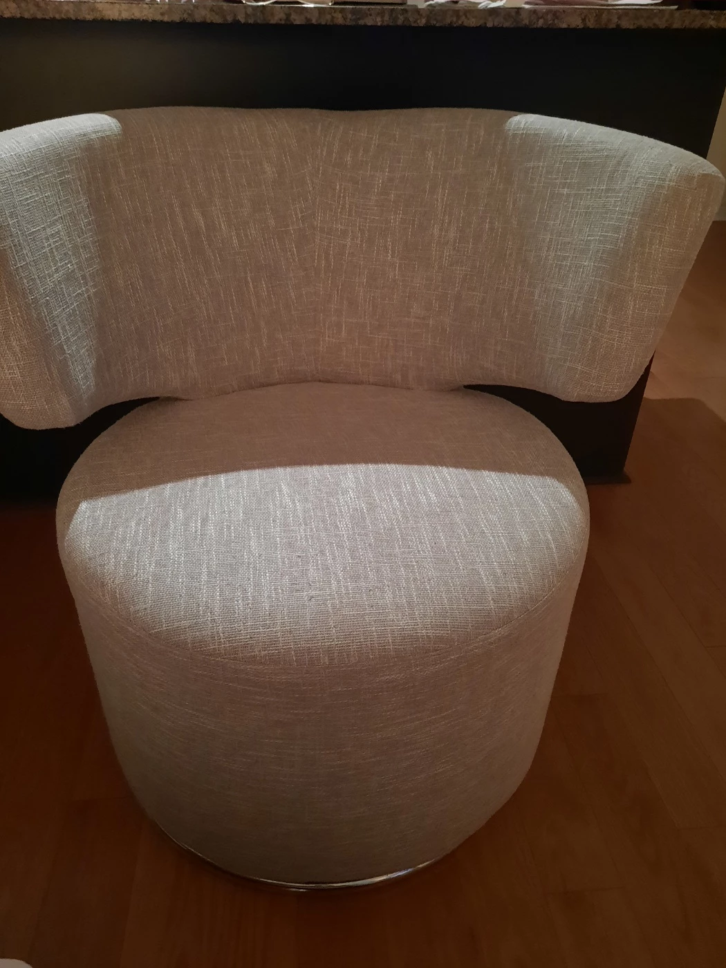 used structube accent chair - photo 2