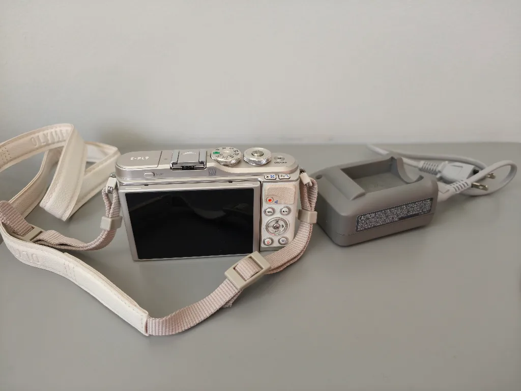 Olympus Pen PL-9 Micro Four Thirds Camera image indicator(2)