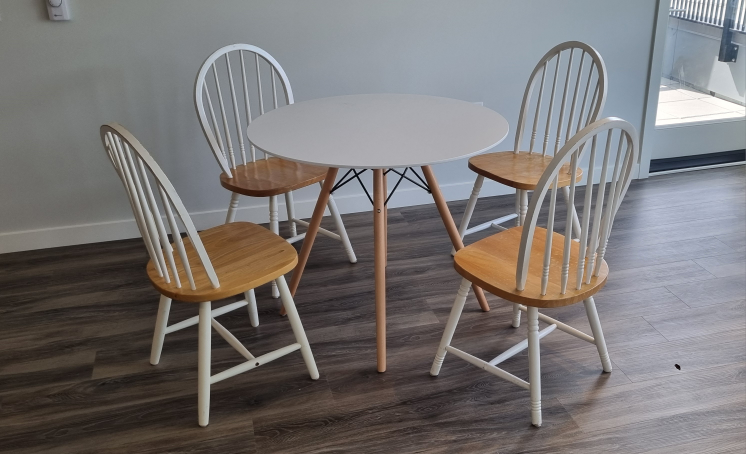STRUCTUBE Dining table+ 4 chairs
