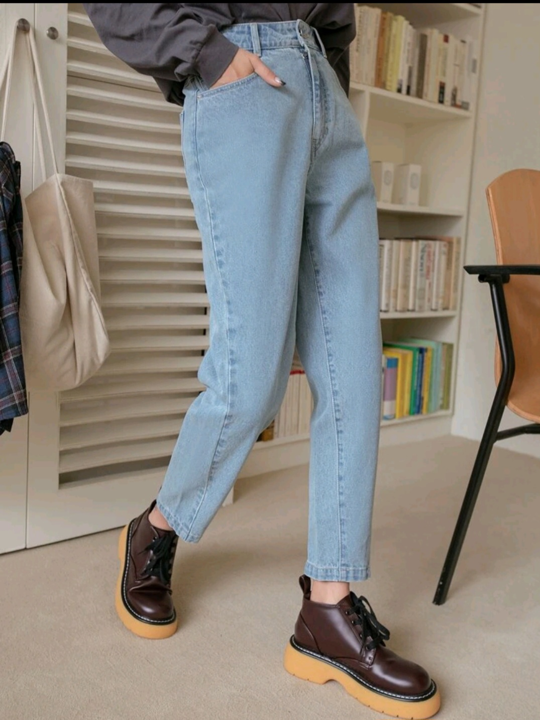 Light Wash Mom Jeans