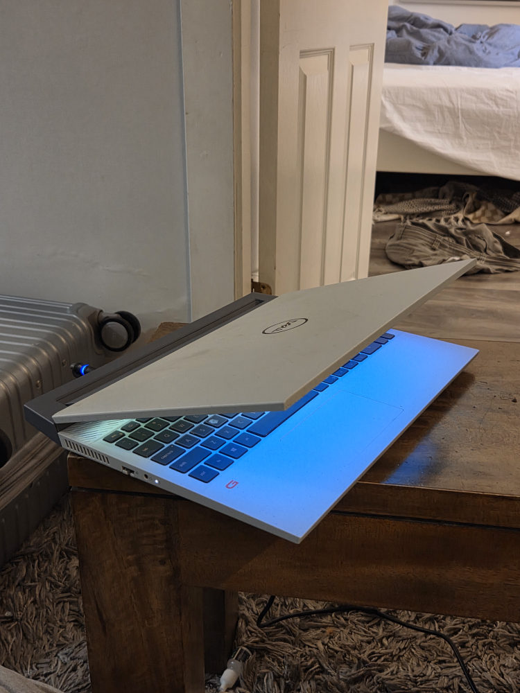 Dell G15 Gaming Laptop - Excellent Condition - photo 3