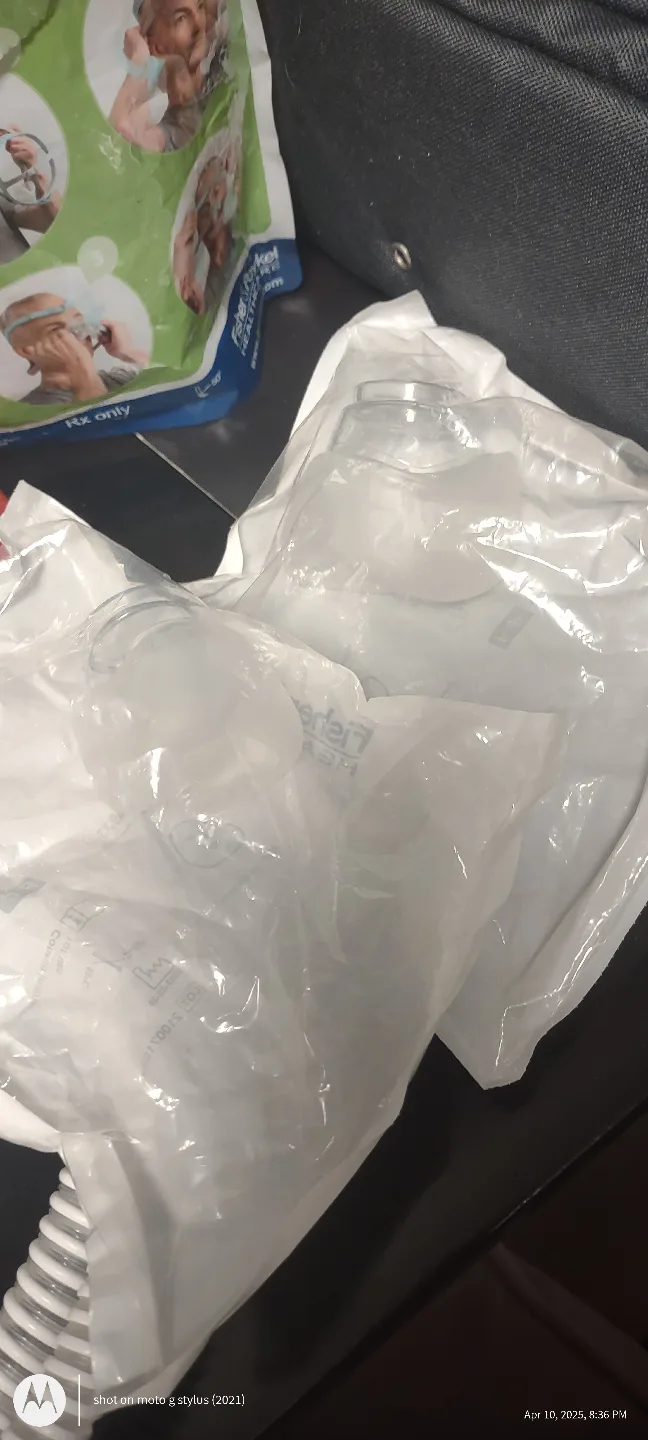 2 Nasal Mask - Small Large and tubes image indicator(3)