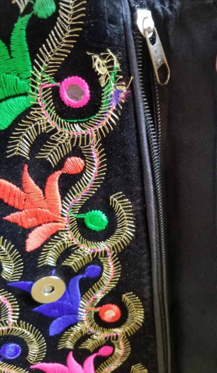 Embroidered Velvet Clutch Purse 💚 image indicator(5)