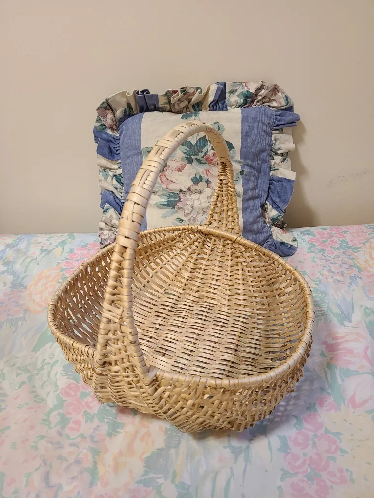 Big wicker basket with handles image indicator(2)