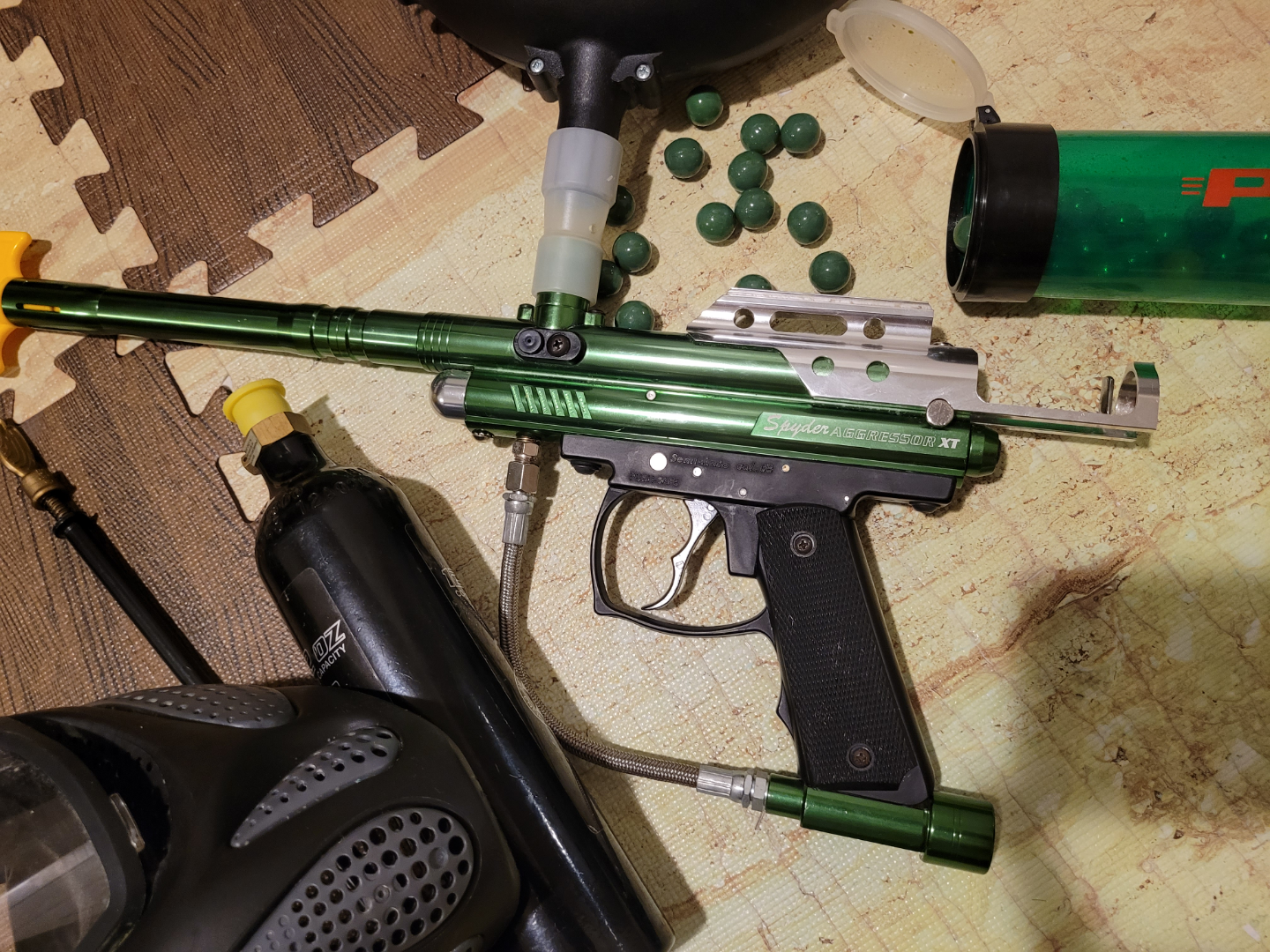 Spyder Aggressor XT Paintball Gun Package