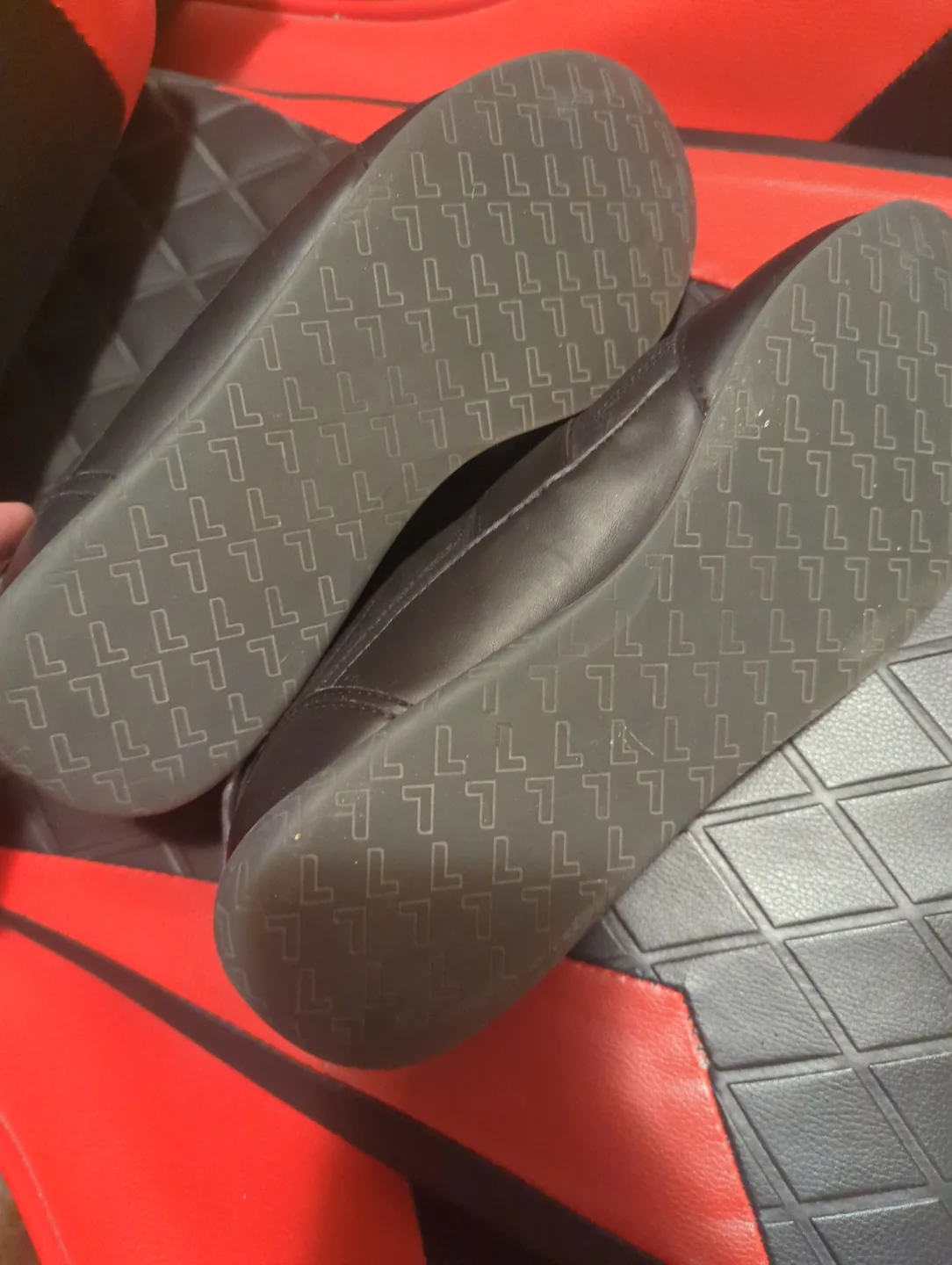 Lacoste Men's Black Leather Sneakers image indicator(4)