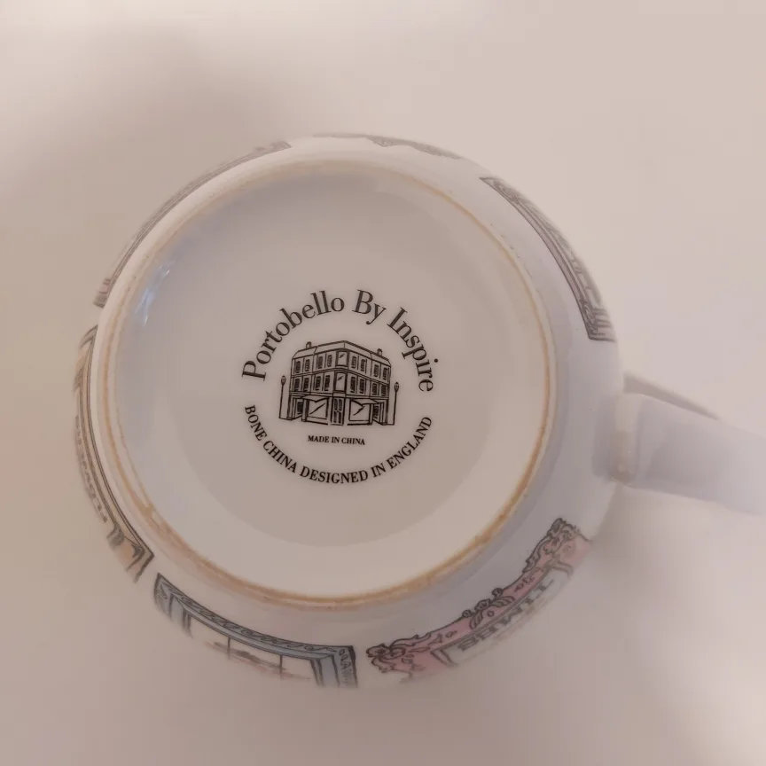 💚    Set of Two Mugs - Holiday Snowflake and Friends image indicator(2)