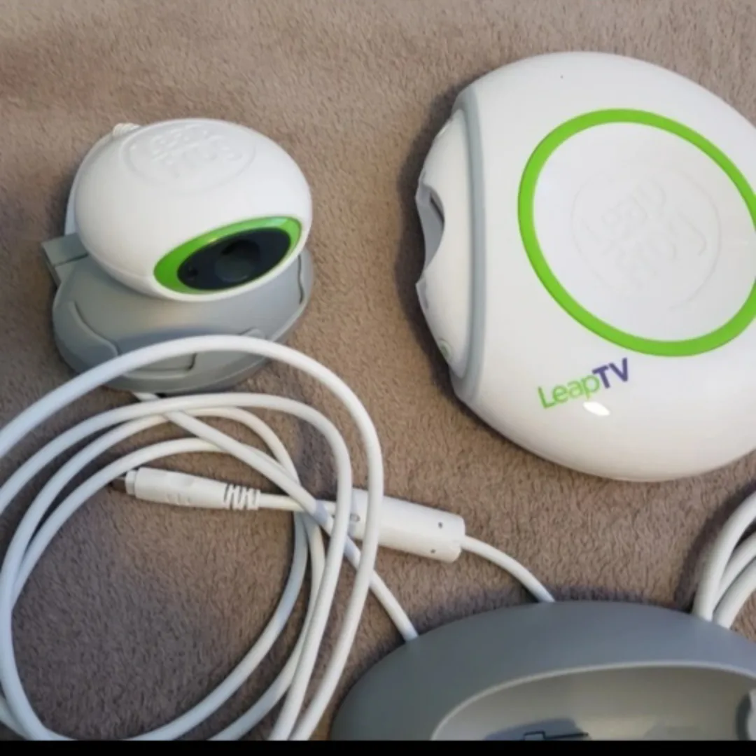 Leap Frog Leap TV Learning Gaming System + games image indicator(2)