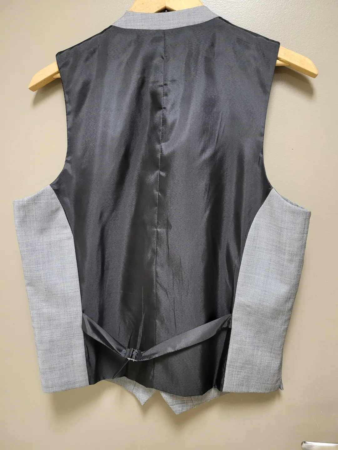 Kenneth Cole Reaction Men's Grey Suit Vest. Size S-M image indicator(3)