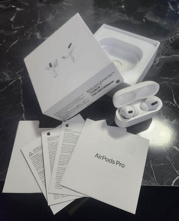 Apple AirPods Pro with Wireless Charging Case - New