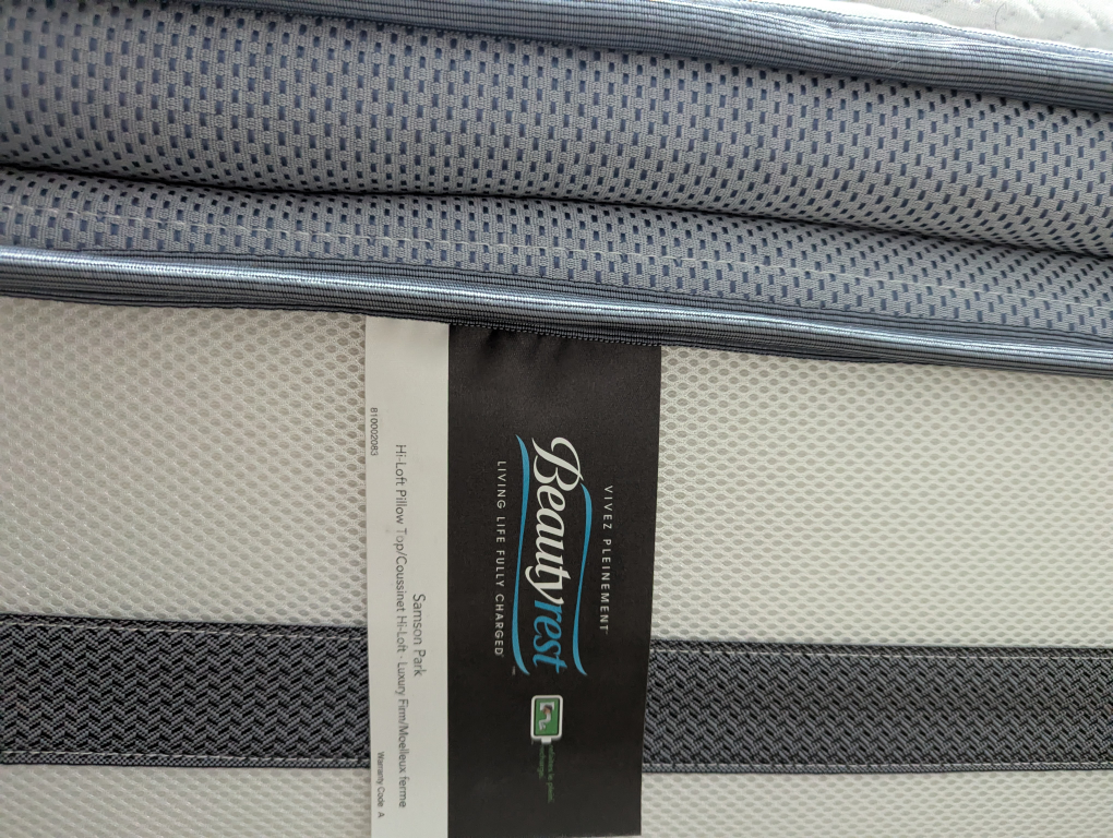 Beautyrest Recharge Queen Mattress - Rarely Used - photo 5