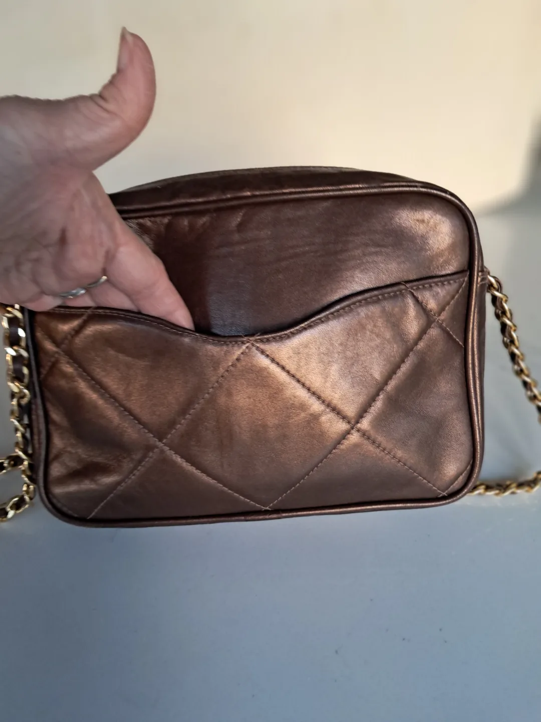 💚Vintage Metallic Brown/Bronze  Leather Shoulder Bag image indicator(2)