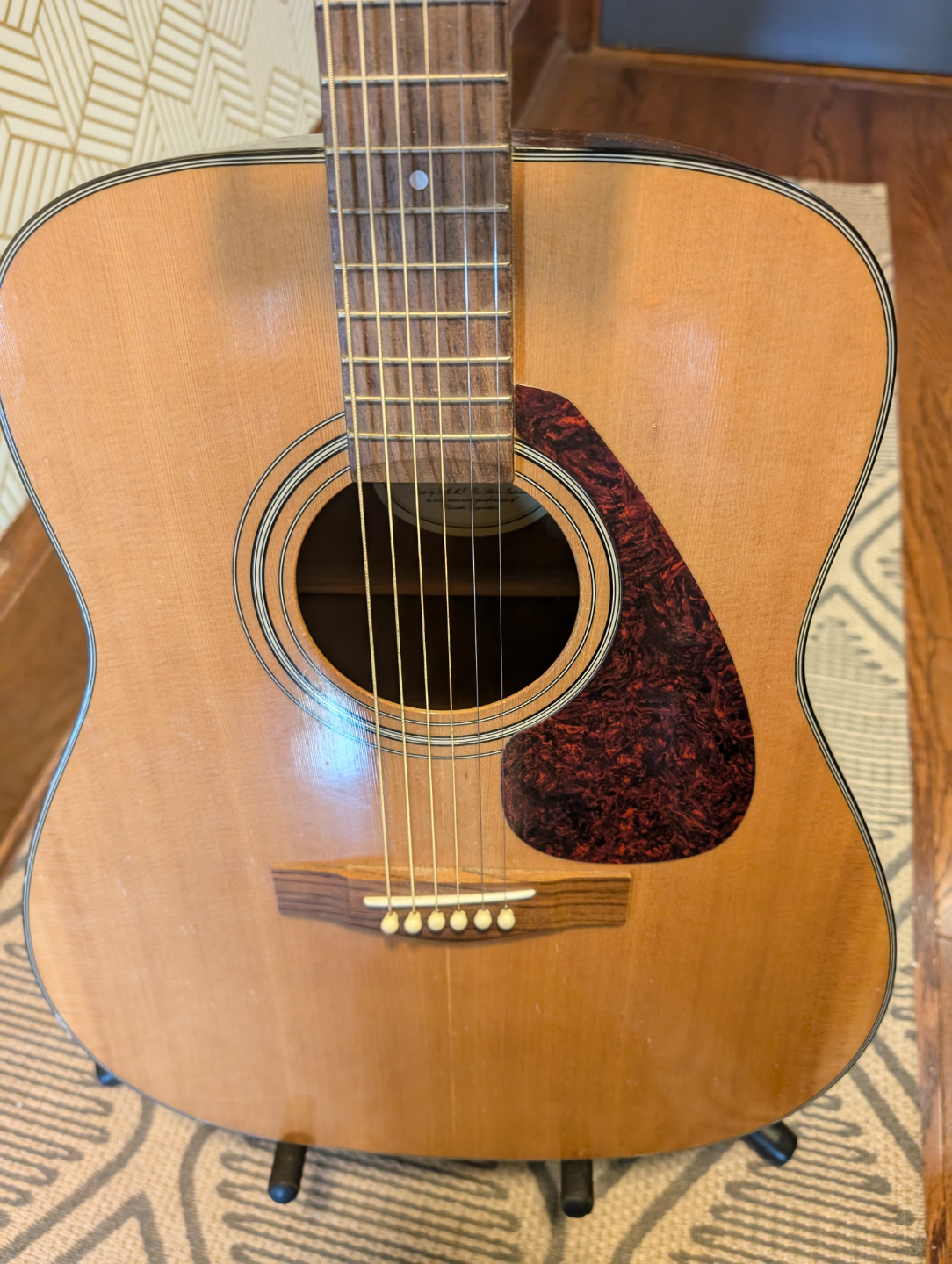 Yamaha Acoustic Guitar- F-325