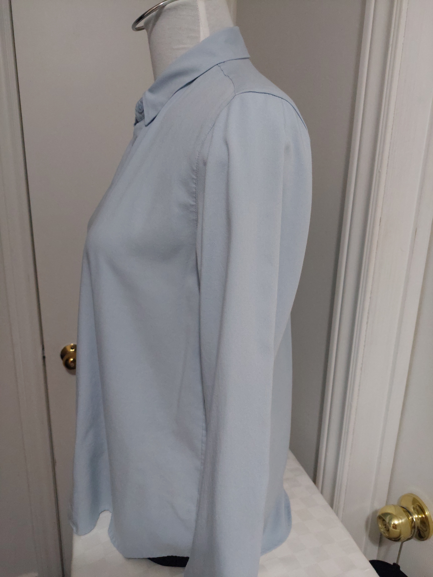 UNIQLO Women's Light Blue Long Sleeve Button-Down Shirt 💚 - photo 2