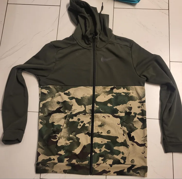 Nike Men's Camo Hoodie Zip-Up M image indicator(2)