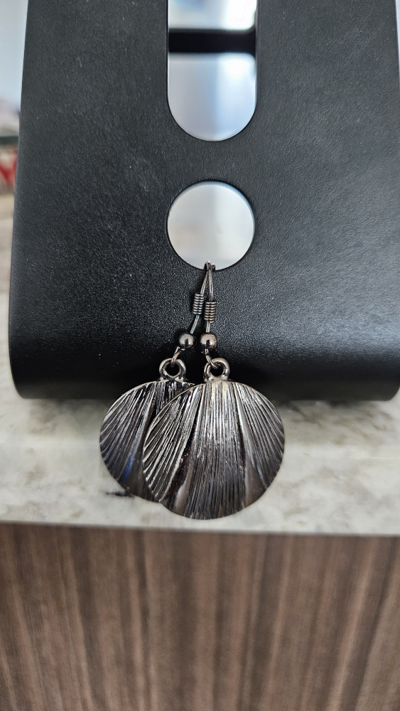 Gunmetal Grey Scallop Earrings - photo 2