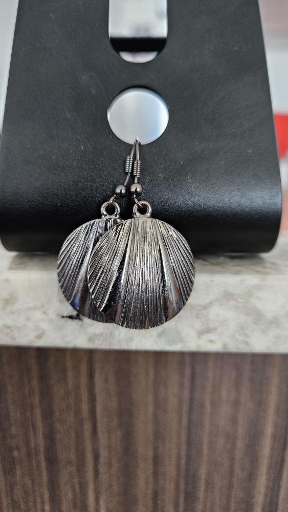Gunmetal Grey Scallop Earrings - photo 3