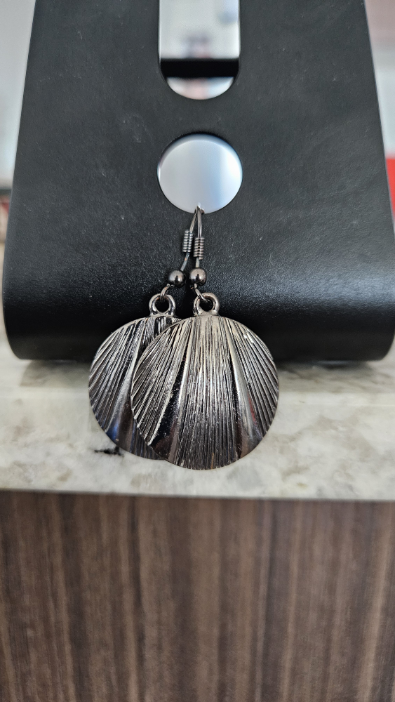Gunmetal Grey Scallop Earrings - photo 4