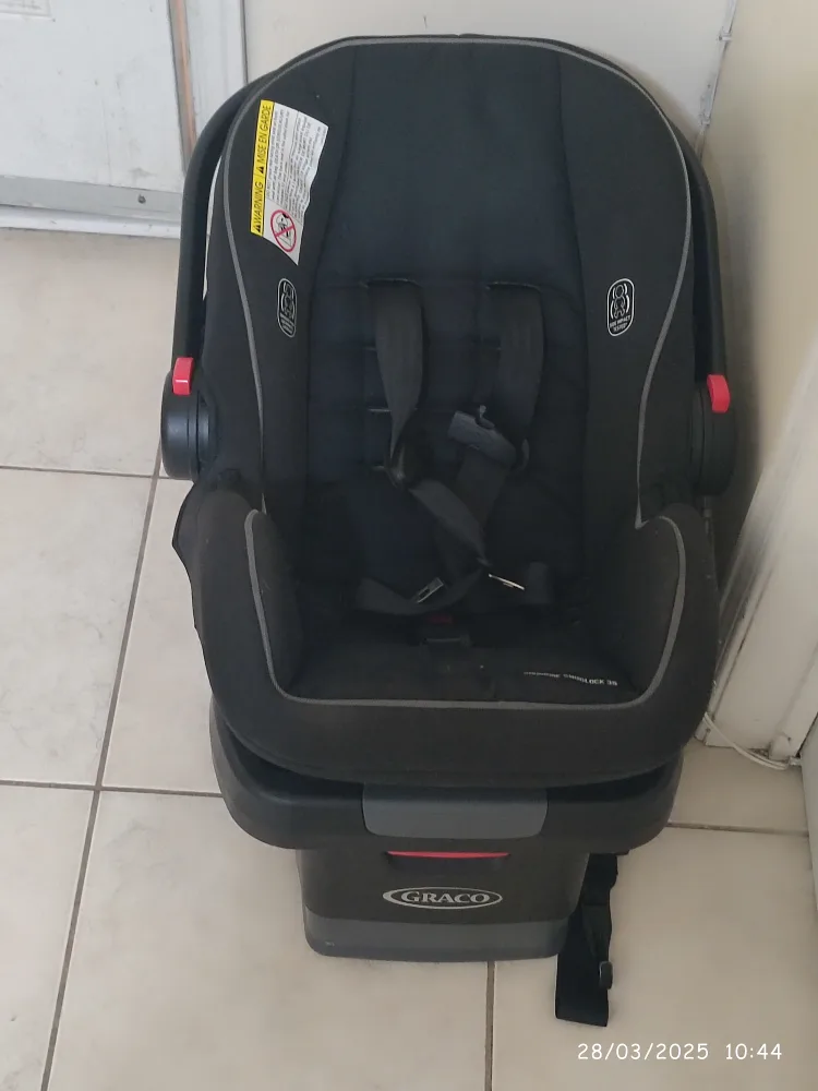 Graco SnugRide 35 Infant Car Seat thumbnail