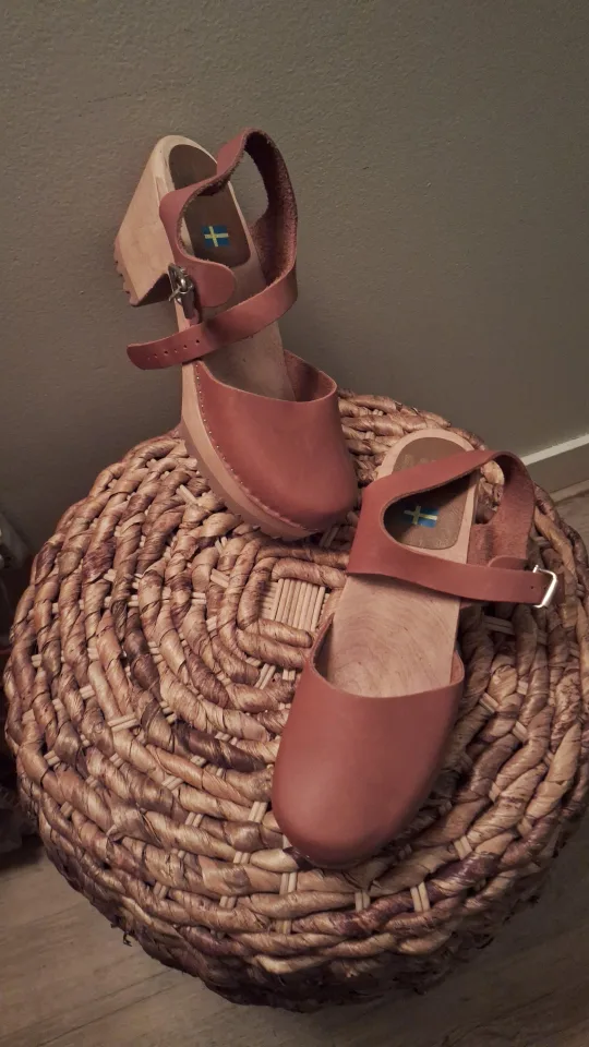 Tan Leather Clogs image indicator(3)