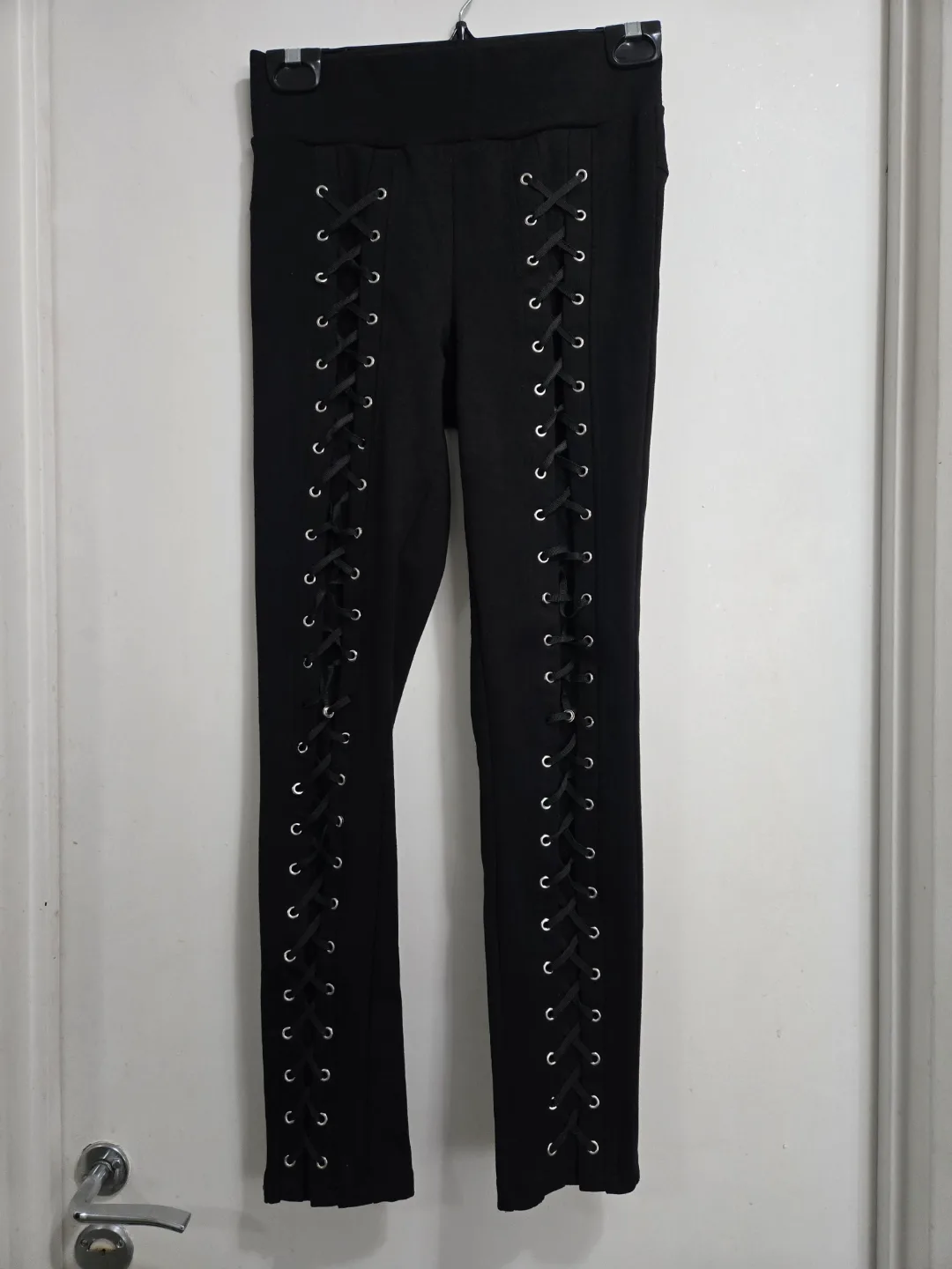 BOTH leggings for $4 image indicator(2)