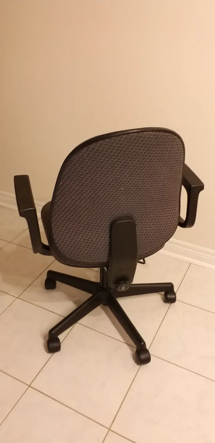 Used Office Chair with Armrests image indicator(2)