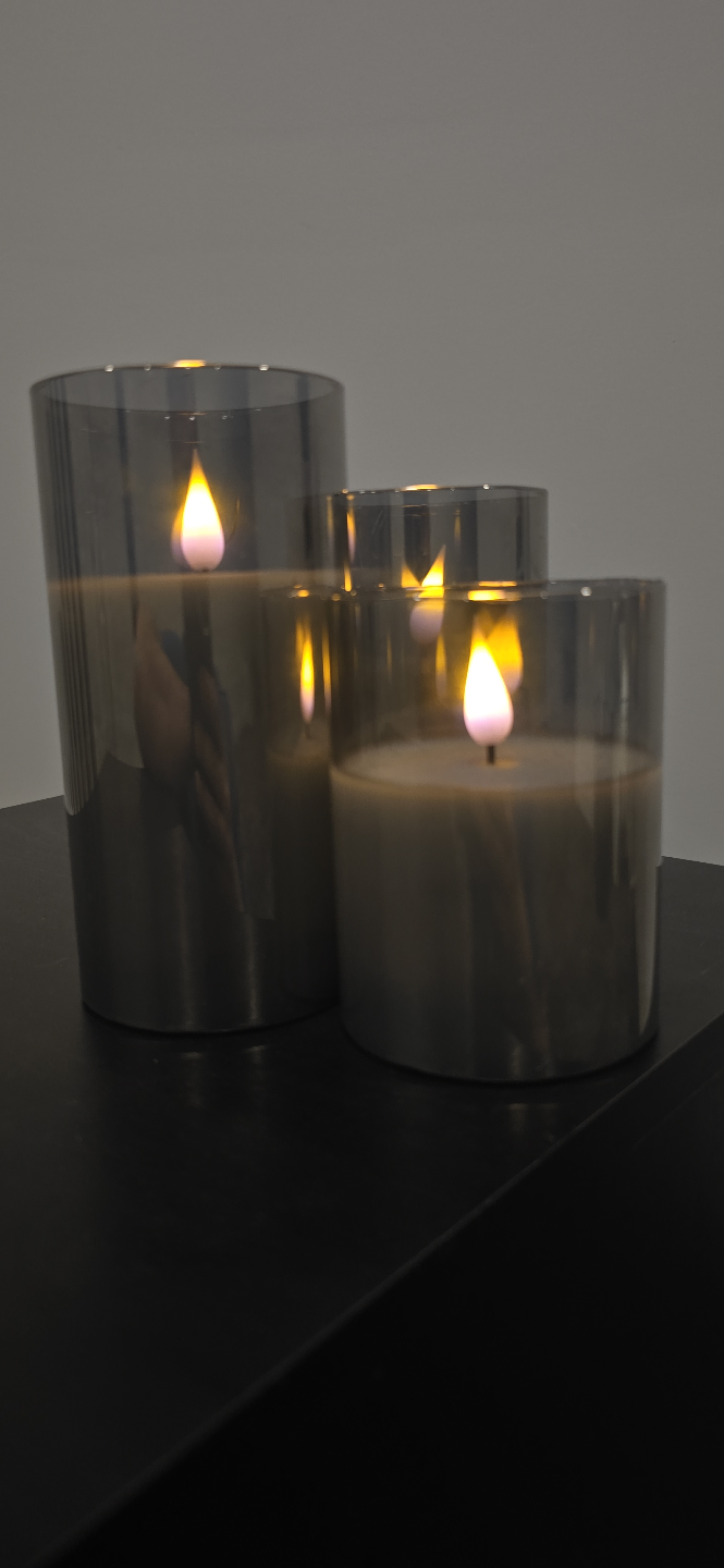 Set of 3 LED Flickering Flame Candles with Remote - photo 2