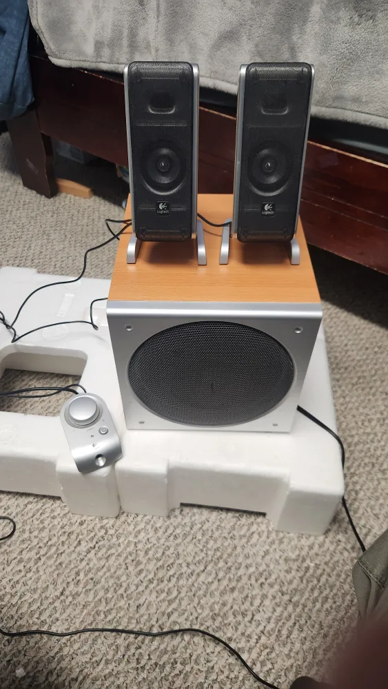 Logitech 2.1 Speaker System - New in Box image indicator(8)