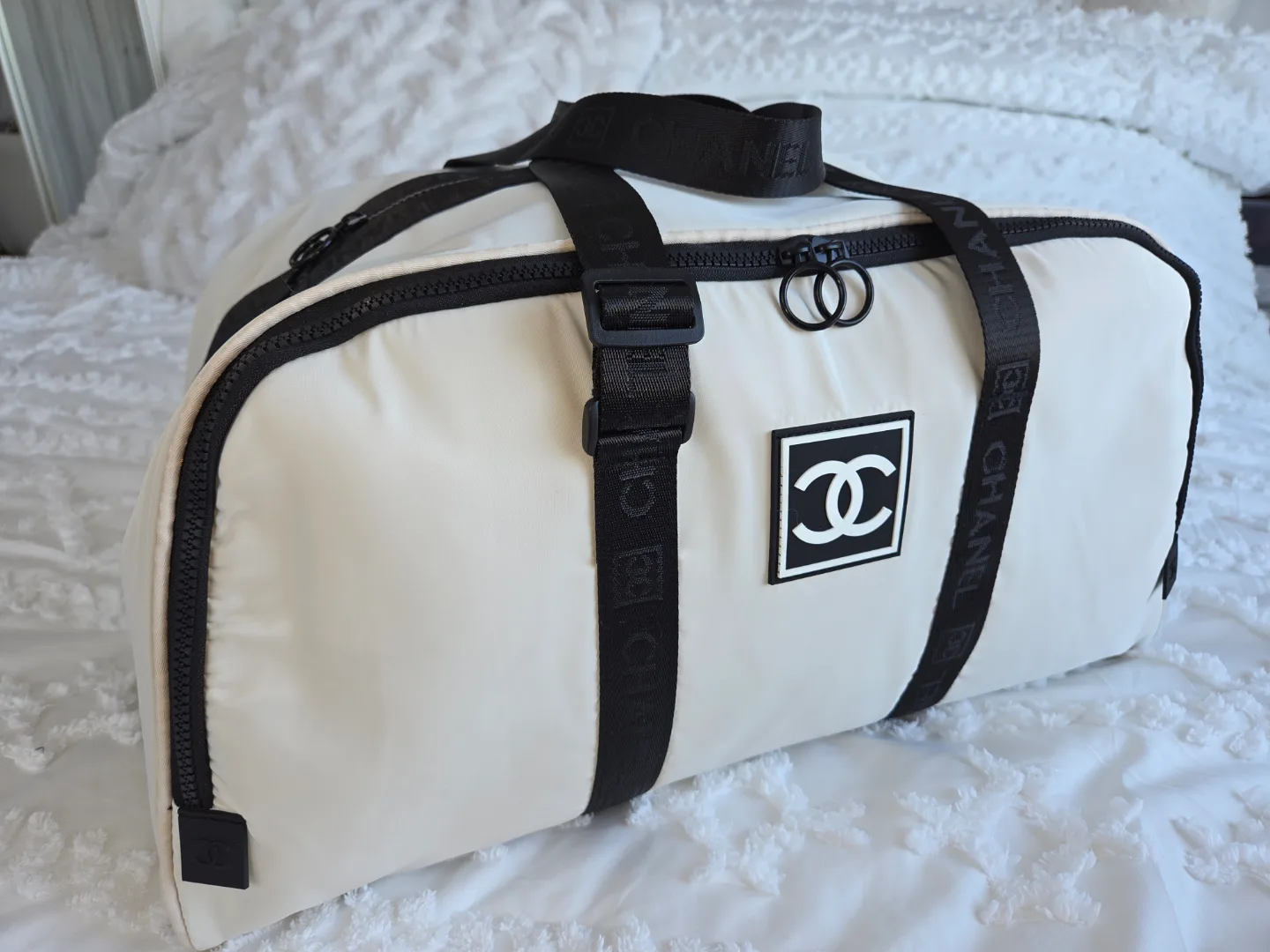 Chanel Off-White Travel Bag image indicator(2)