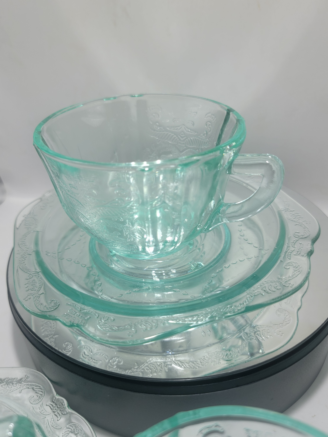 Vintage Depression Glass Teacups and Saucers Set of Four - photo 4
