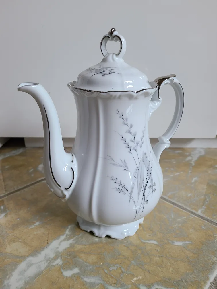 Vintage Victorian Style Coffee Pot image indicator(2)