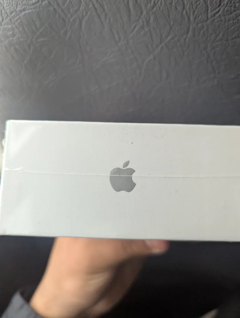 New Apple AirPods Pro with MagSafe Charging Case image indicator(3)