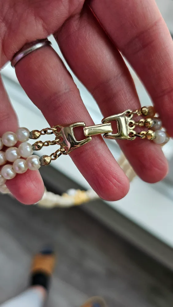 Elegant Pearl Necklace and Earring Set image indicator(3)