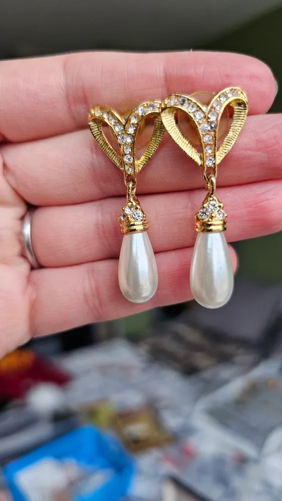 Elegant Pearl Necklace and Earring Set image indicator(7)