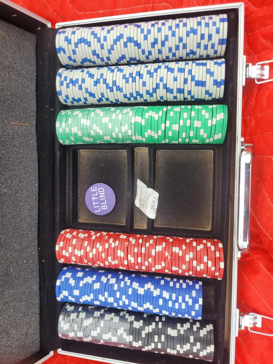 Poker Chip Set with Aluminum Case thumbnail