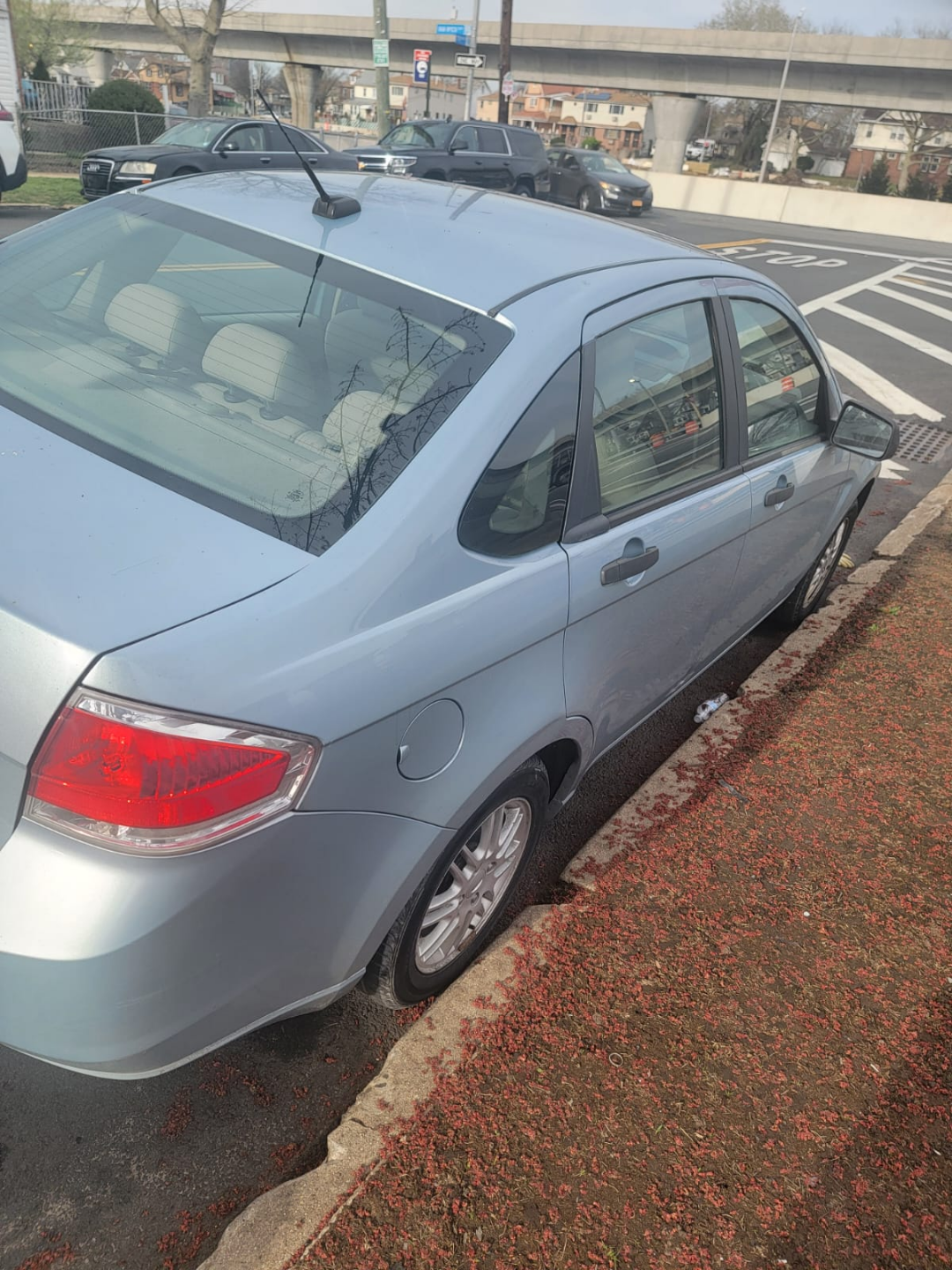 2008 Ford Focus Sedan - Light Blue - photo 2