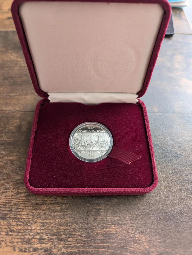 1982 Canada $1 Dollar 1867 Confederation Constitution Coin image indicator(5)