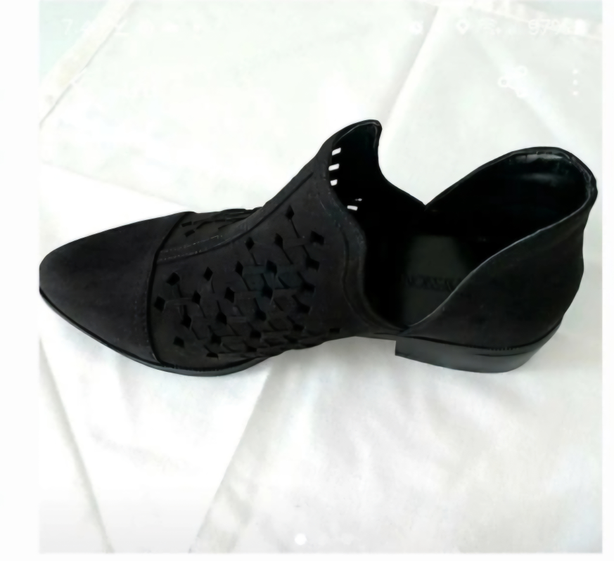 Black Cut-Out Pointed-Toe Ankle Boots💚