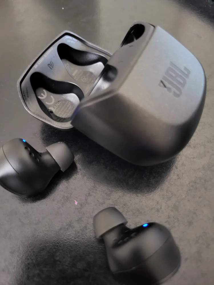 JBL Club pro + tws wireless earphones image indicator(3)