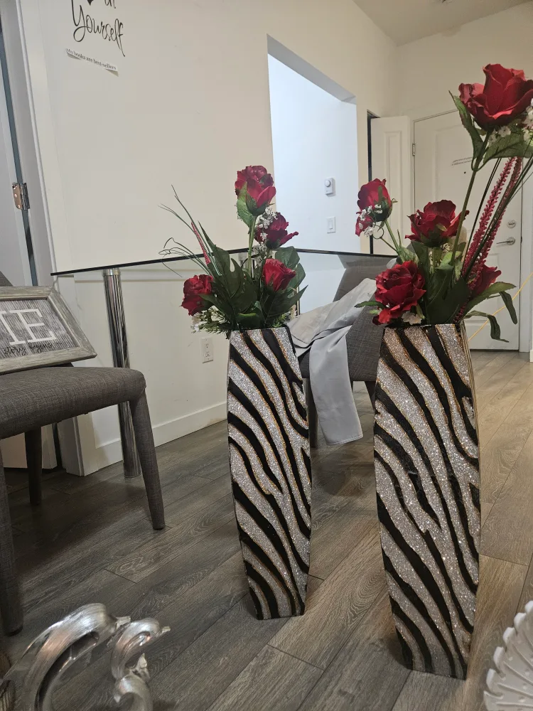 Pair of Decorative Vases and Table Lamp💚 image indicator(3)