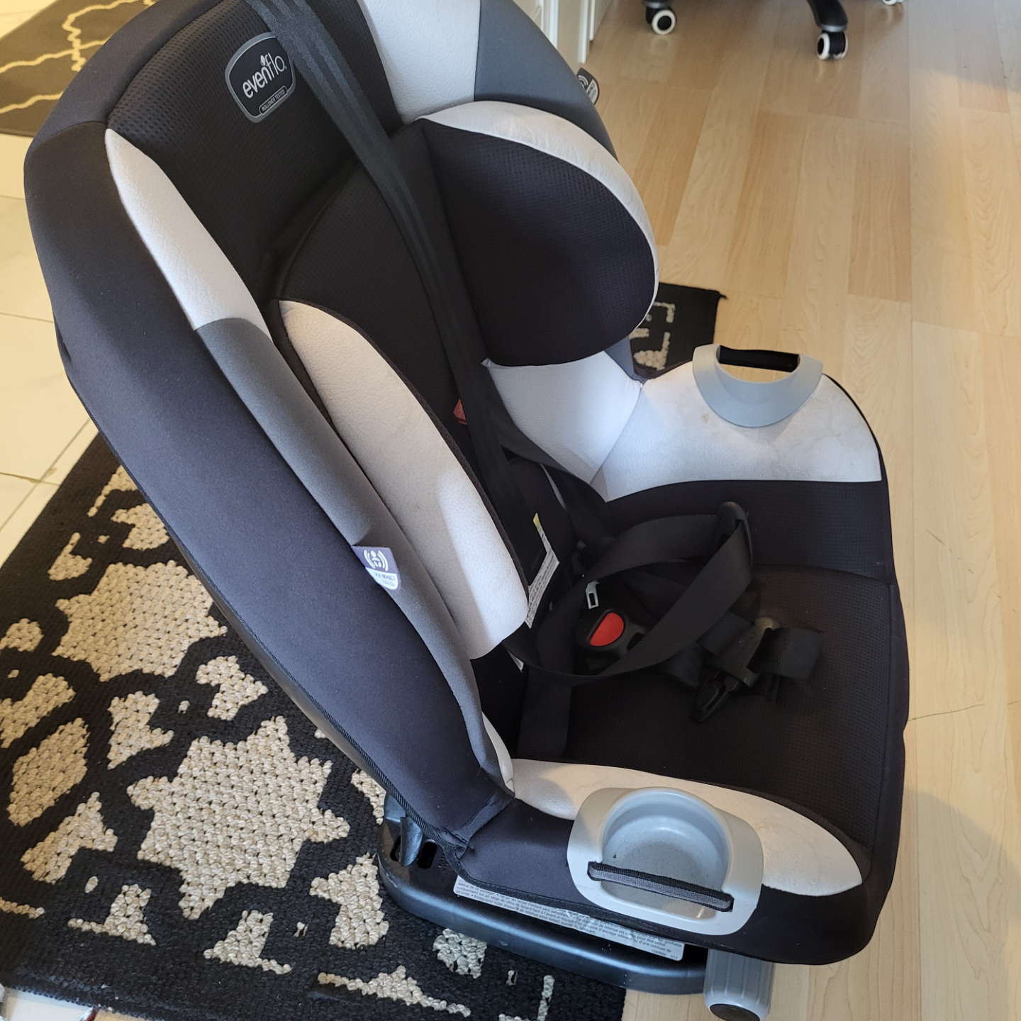 Evenflo convertible car seat - photo 2