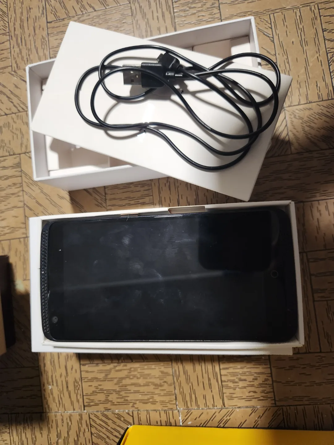 ZTE Axon 7 Smartphone - Used image indicator(2)