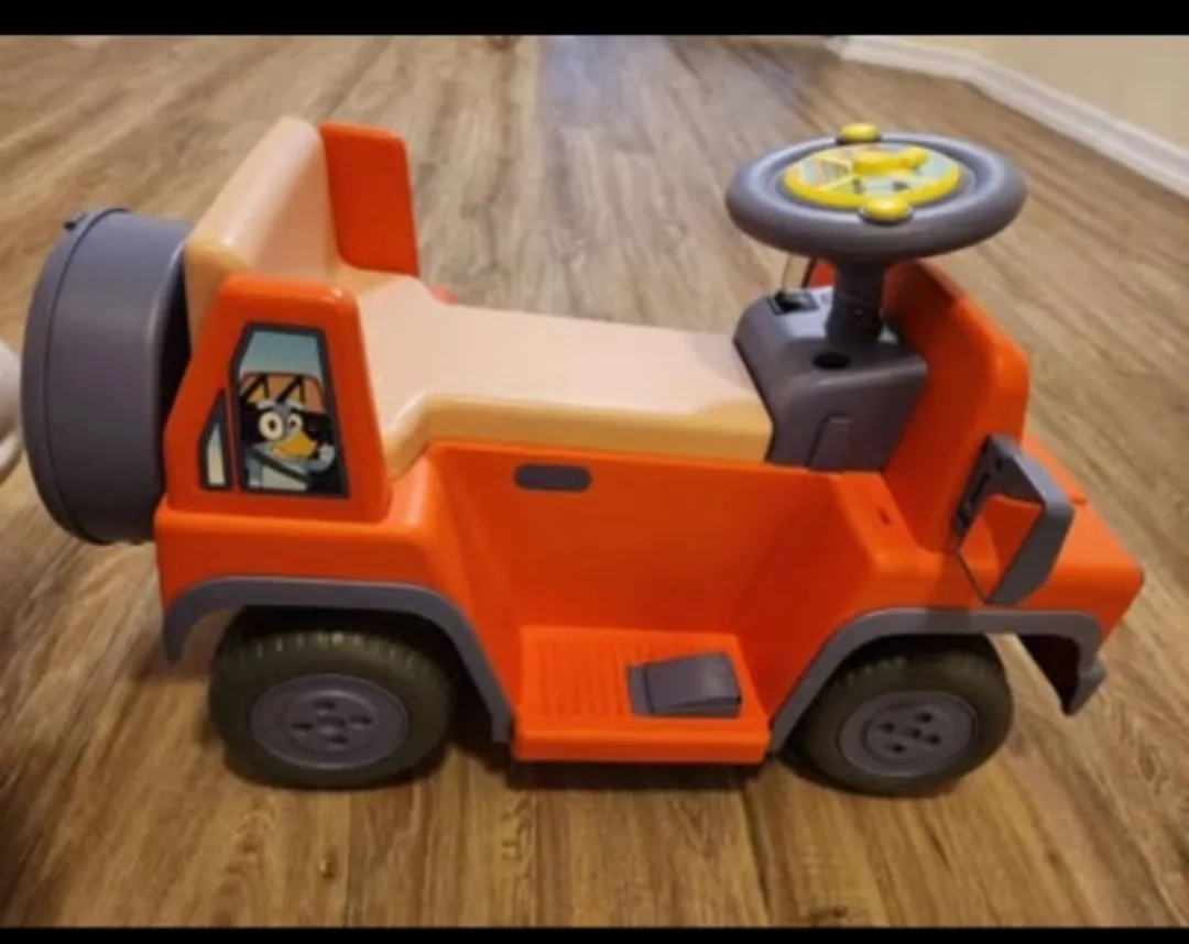 Bluey Ride-On Toy Car image indicator(5)
