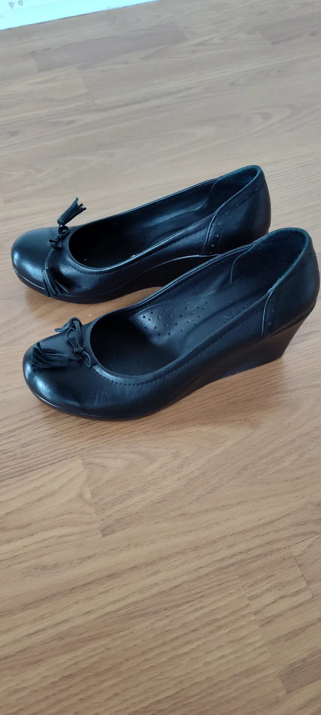 Women's Black Genuine Leather Wedge Shoes with Tassels image indicator(2)