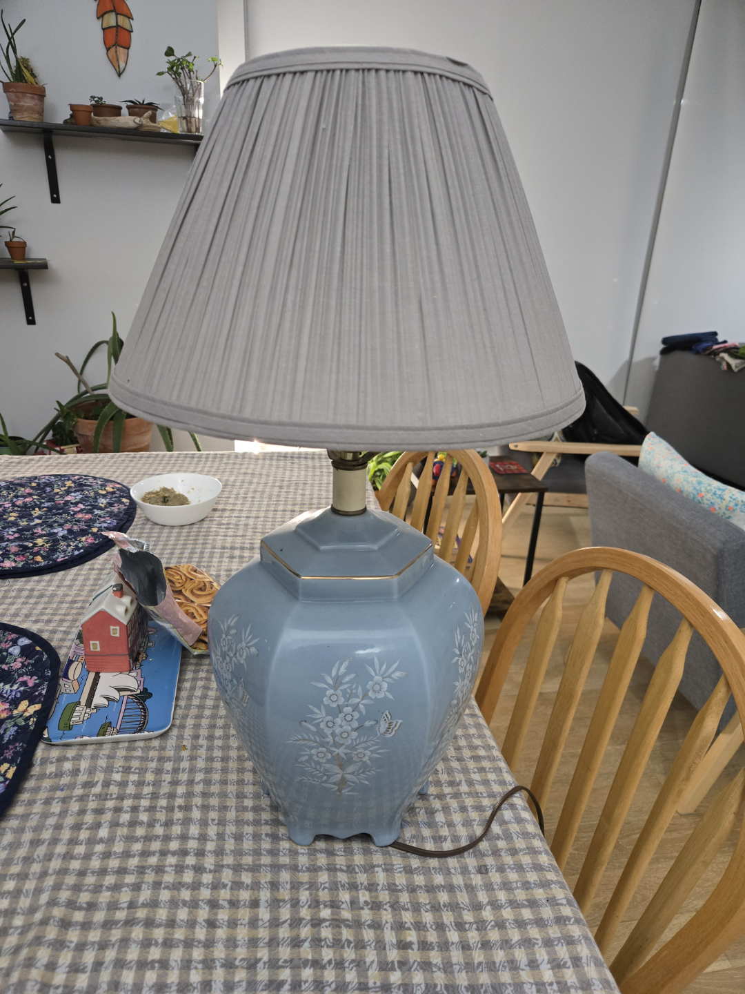 Vintage Blue Floral Table Lamp with Grey Lampshade - photo 3
