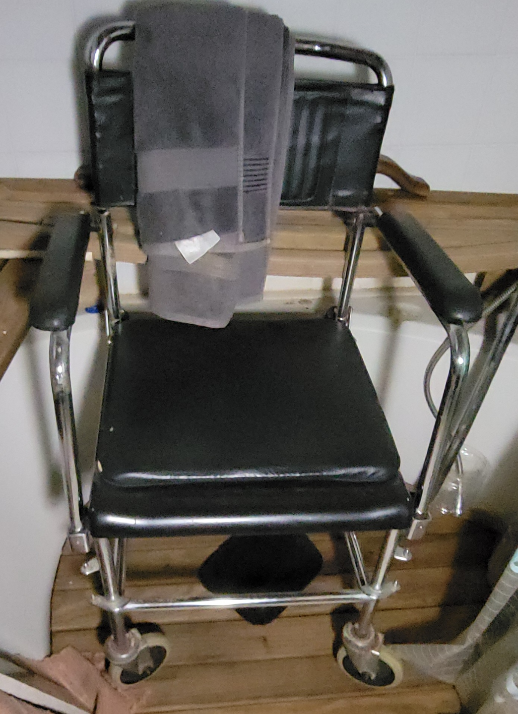 Commode Chair